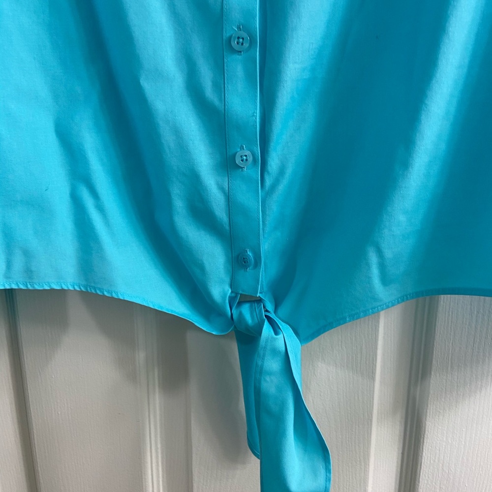 Button down blouse. - Picture 3 of 5